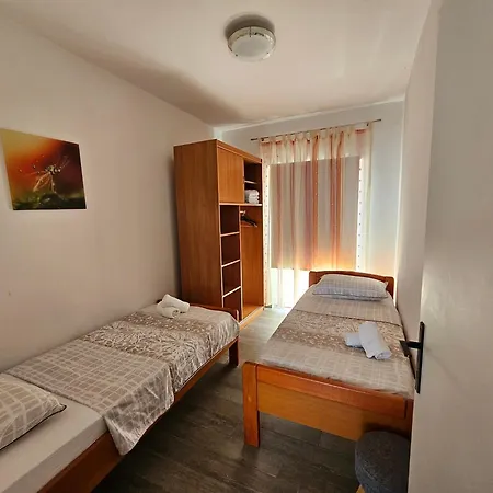 Apartman Dora *
