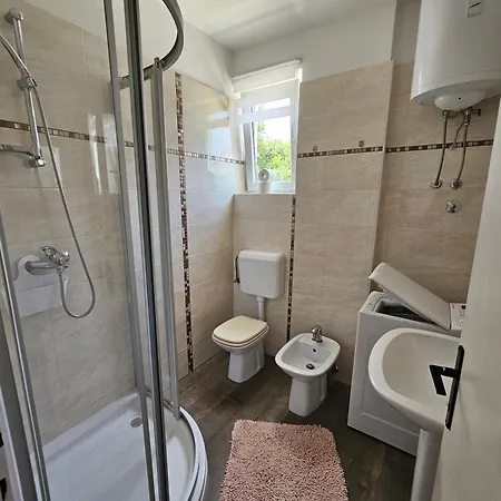 Dora Apartman Vantacici