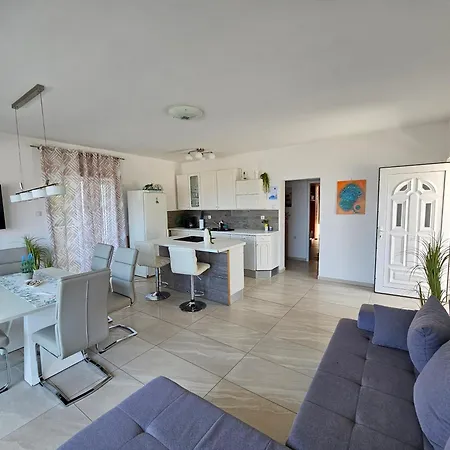 Apartman Dora Vantacici