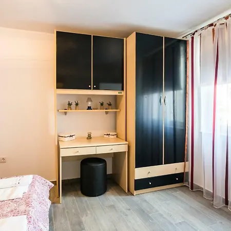Apartman Dora *