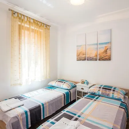 Dora Apartman Vantacici