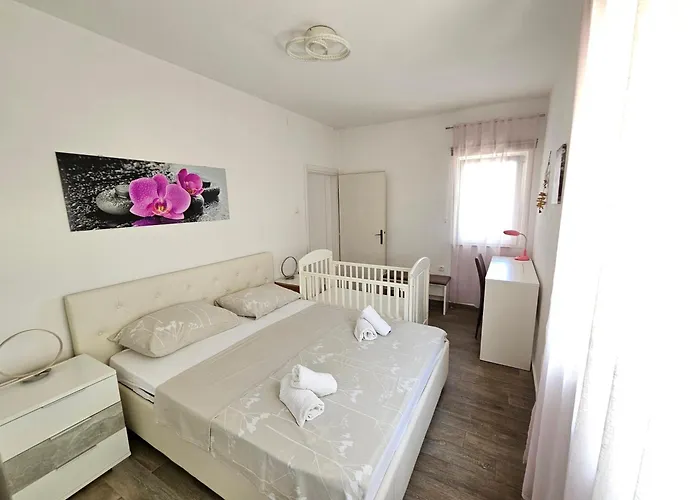 Apartman Dora *