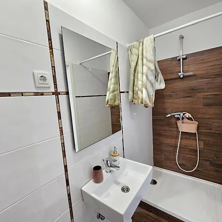 Dora Apartment Vantacici